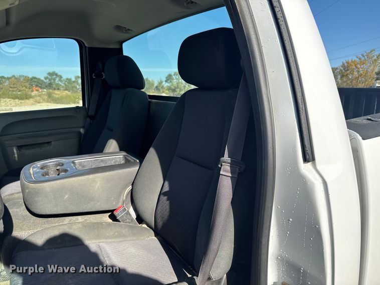 image for item EM2479 2013 Chevrolet Silverado 1500 pickup truck