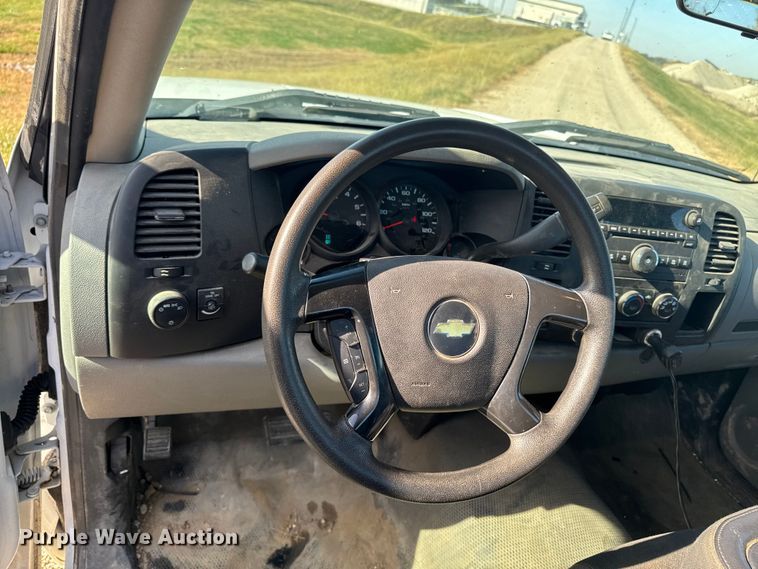 image for item EM2479 2013 Chevrolet Silverado 1500 pickup truck