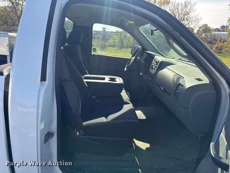 image for item EM2479 2013 Chevrolet Silverado 1500 pickup truck