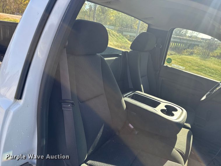 image for item EM2479 2013 Chevrolet Silverado 1500 pickup truck