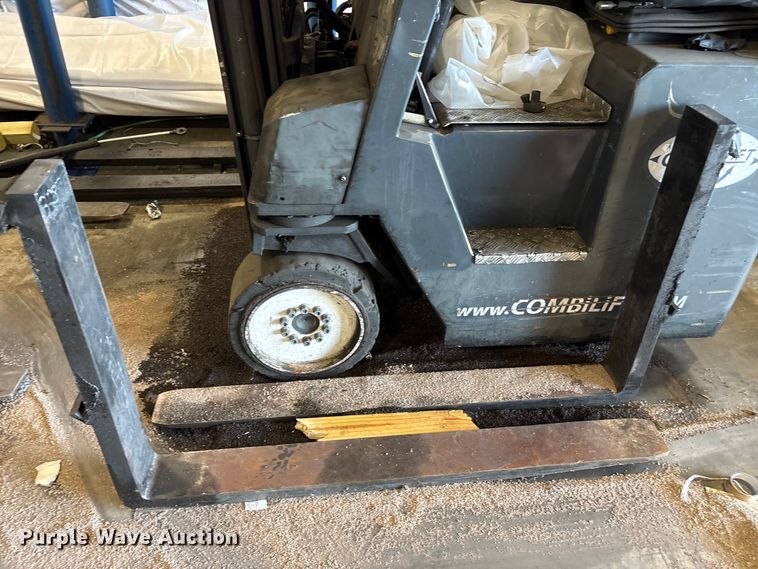 image for item EM6108 2018 CombiLift CB8000 forklift