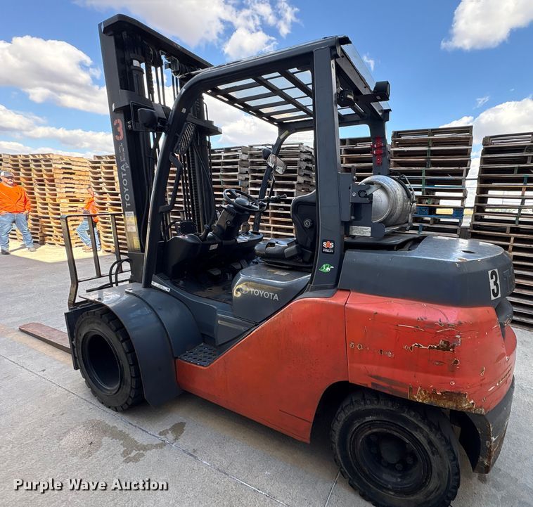 image for item EM6110 2018 Toyota 8FG40U forklift