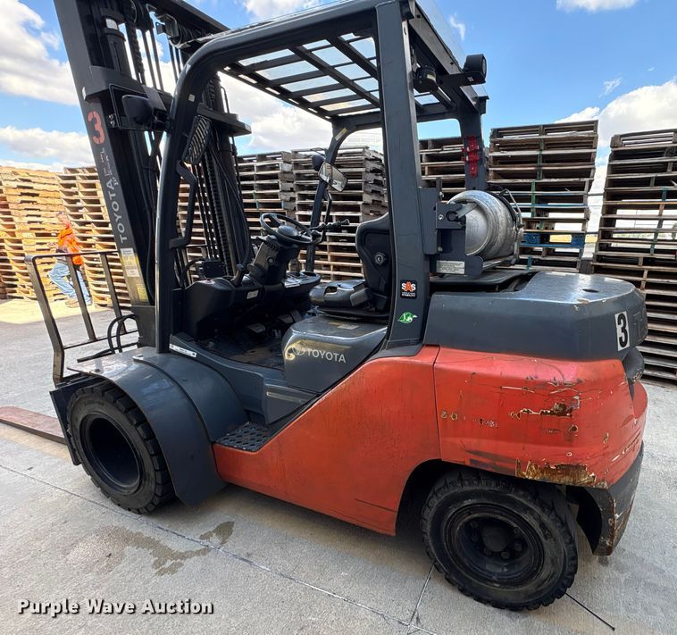 image for item EM6110 2018 Toyota 8FG40U forklift