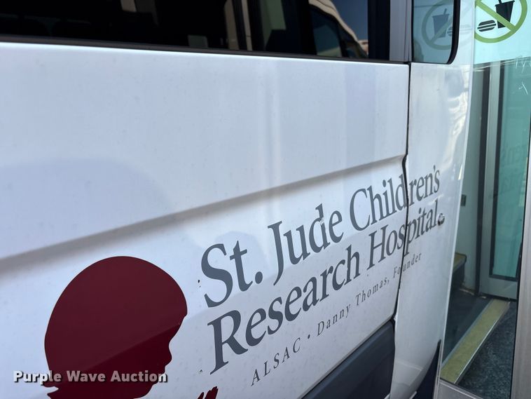 image for item EM6119 2015 Freightliner Sprinter shuttle bus