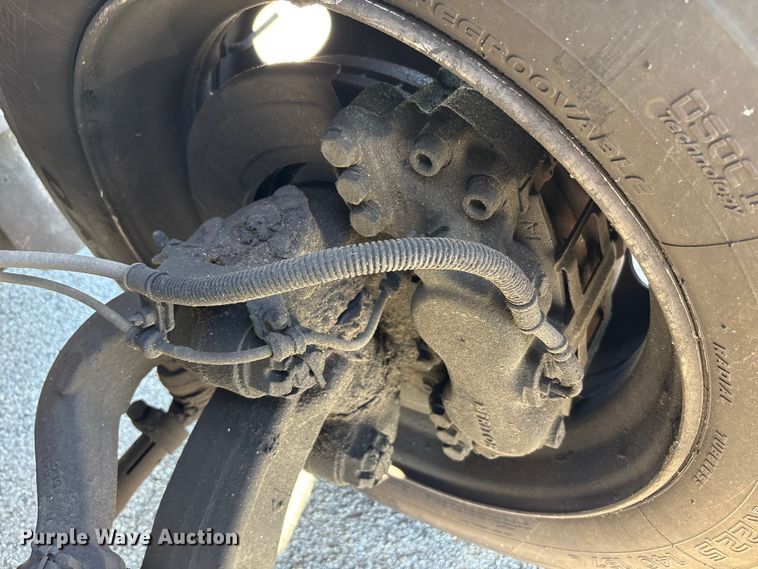 image for item EM6120 2015 Ford F650 shuttle bus