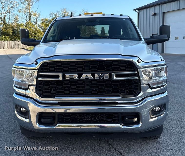 image for item EM6125 2019 RAM 3500 utility / service truck