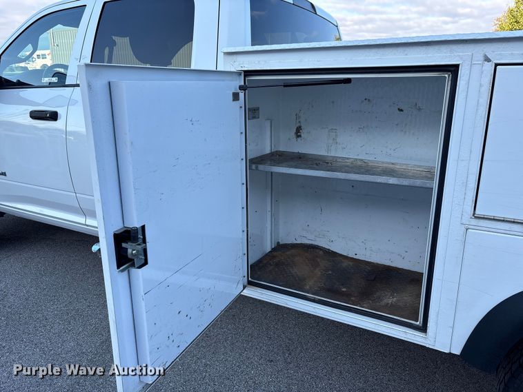 image for item EM6125 2019 RAM 3500 utility / service truck