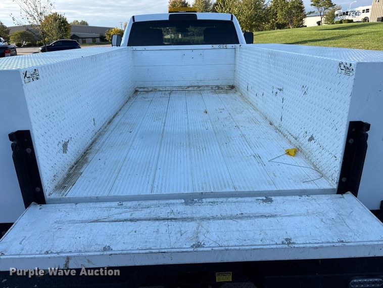 image for item EM6125 2019 RAM 3500 utility / service truck