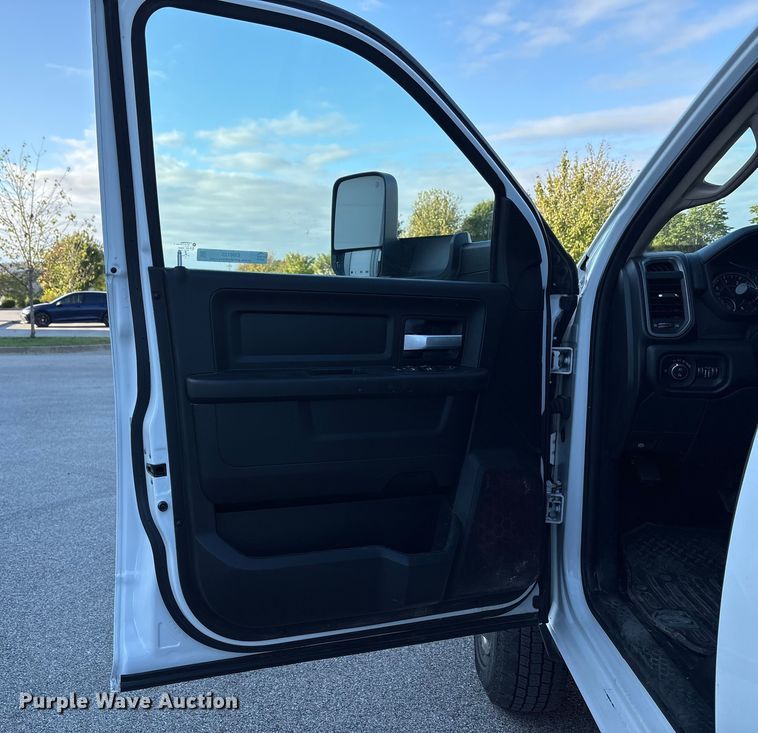 image for item EM6125 2019 RAM 3500 utility / service truck