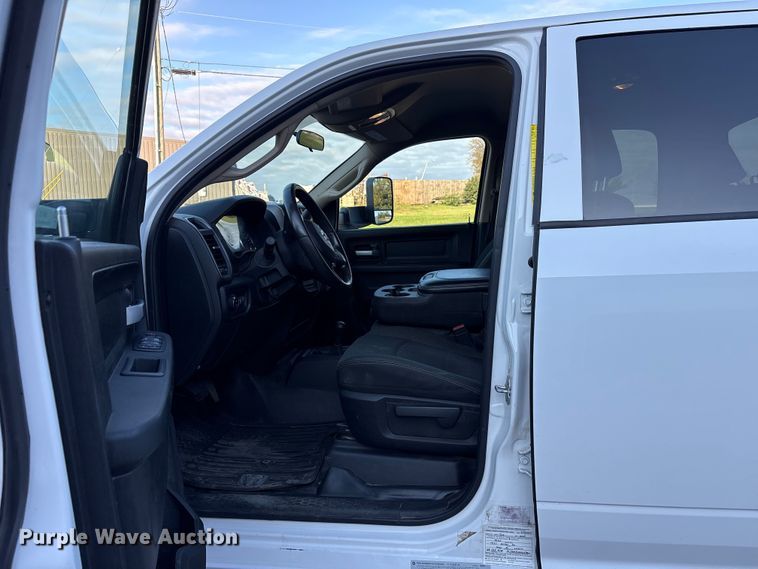 image for item EM6125 2019 RAM 3500 utility / service truck