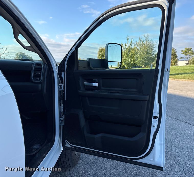 image for item EM6125 2019 RAM 3500 utility / service truck