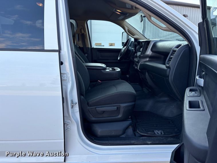 image for item EM6125 2019 RAM 3500 utility / service truck