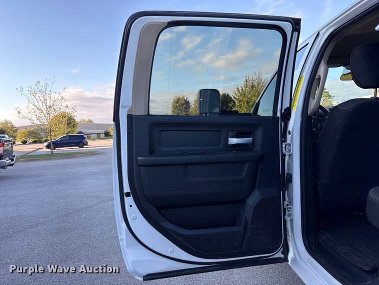 image for item EM6125 2019 RAM 3500 utility / service truck