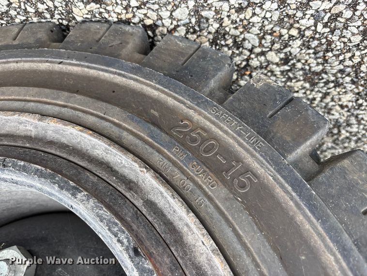 image for item EM6135 2017 UniCarriers PF70 forklift