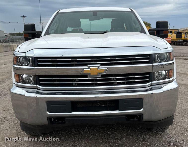 image for item EM8388 2016 Chevrolet Silverado 2500HD Double Cab pickup truck