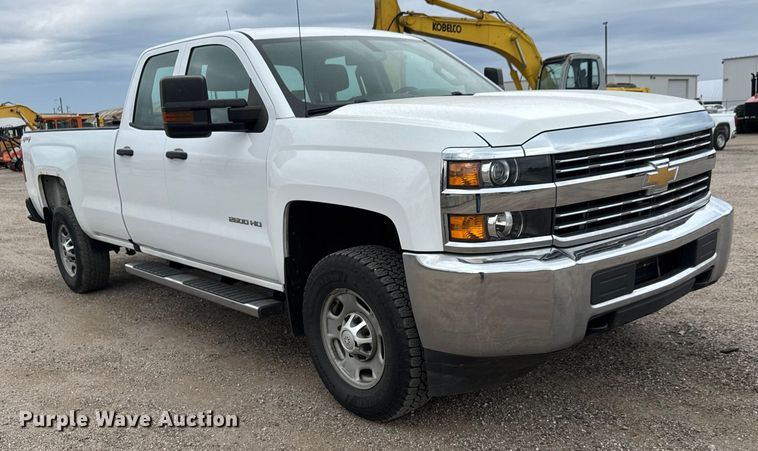 image for item EM8388 2016 Chevrolet Silverado 2500HD Double Cab pickup truck