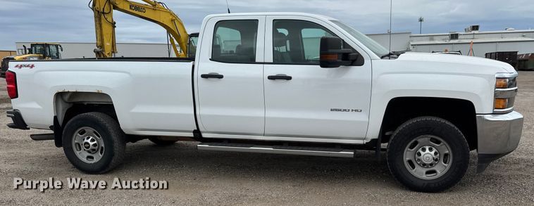 image for item EM8388 2016 Chevrolet Silverado 2500HD Double Cab pickup truck