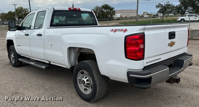 image for item EM8388 2016 Chevrolet Silverado 2500HD Double Cab pickup truck