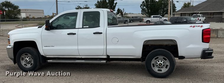 image for item EM8388 2016 Chevrolet Silverado 2500HD Double Cab pickup truck