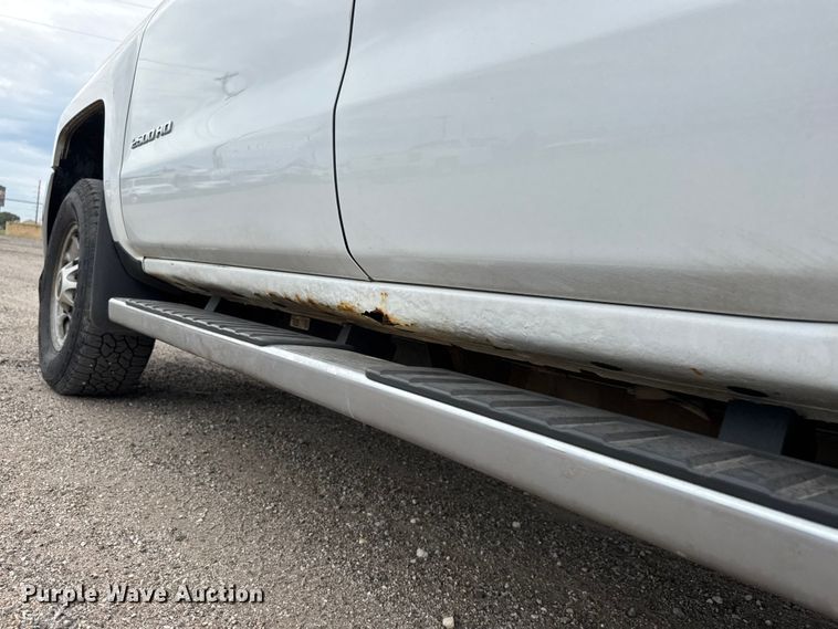 image for item EM8388 2016 Chevrolet Silverado 2500HD Double Cab pickup truck