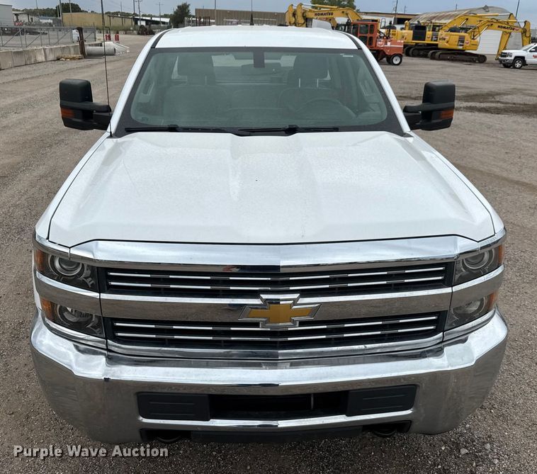 image for item EM8388 2016 Chevrolet Silverado 2500HD Double Cab pickup truck