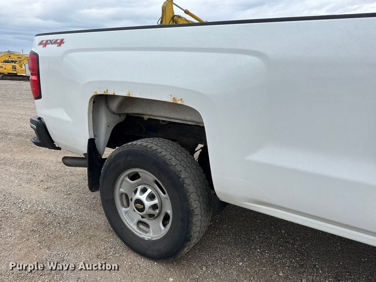 image for item EM8388 2016 Chevrolet Silverado 2500HD Double Cab pickup truck