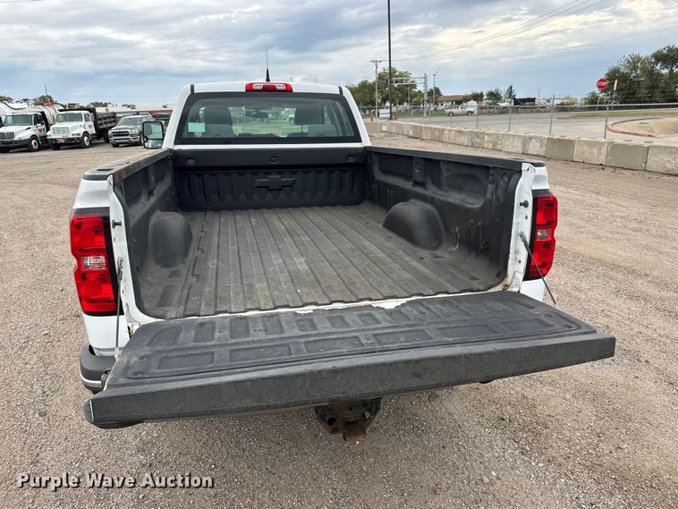 image for item EM8388 2016 Chevrolet Silverado 2500HD Double Cab pickup truck