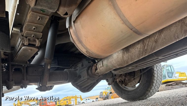 image for item EM8388 2016 Chevrolet Silverado 2500HD Double Cab pickup truck