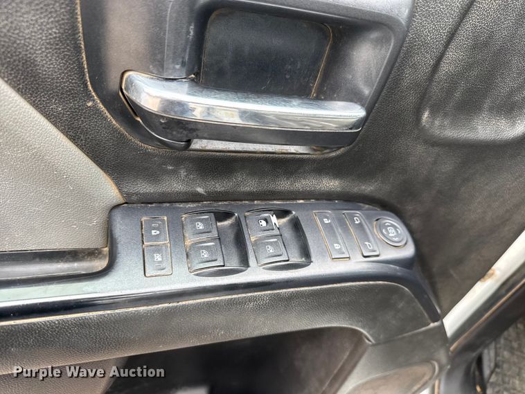 image for item EM8388 2016 Chevrolet Silverado 2500HD Double Cab pickup truck