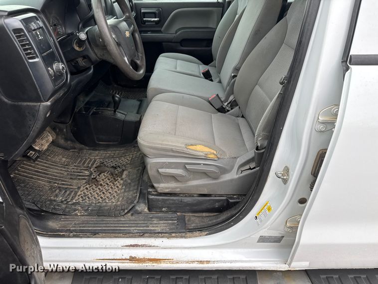 image for item EM8388 2016 Chevrolet Silverado 2500HD Double Cab pickup truck