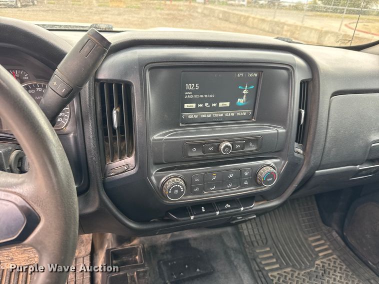 image for item EM8388 2016 Chevrolet Silverado 2500HD Double Cab pickup truck