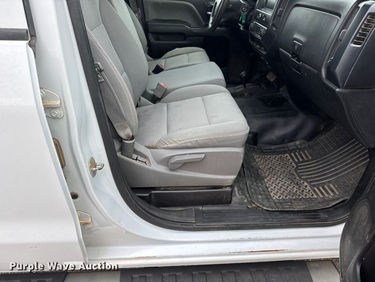 image for item EM8388 2016 Chevrolet Silverado 2500HD Double Cab pickup truck