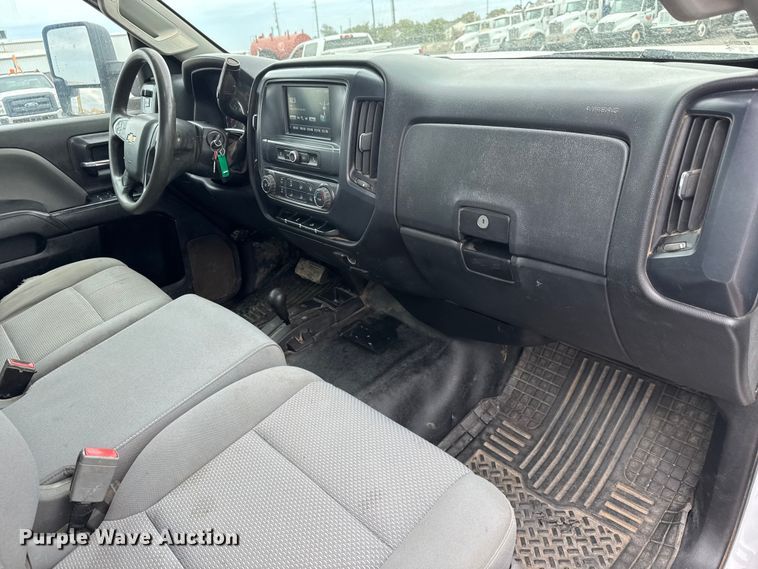 image for item EM8388 2016 Chevrolet Silverado 2500HD Double Cab pickup truck