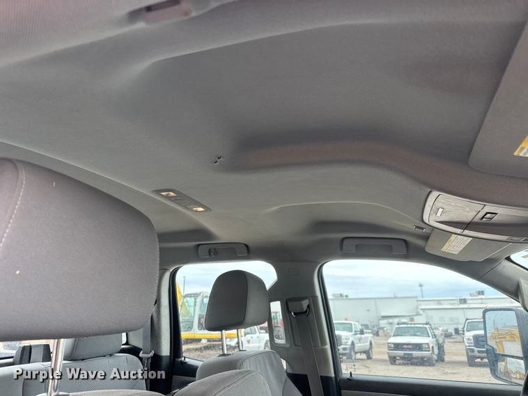 image for item EM8388 2016 Chevrolet Silverado 2500HD Double Cab pickup truck