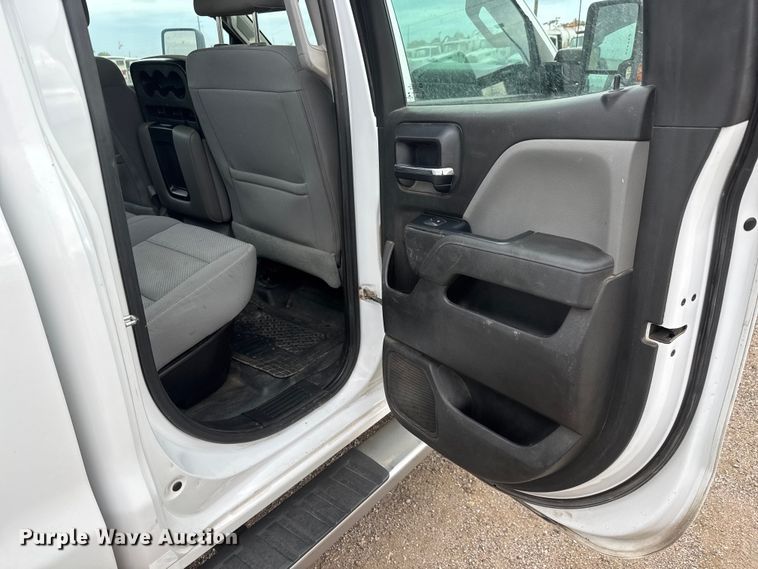 image for item EM8388 2016 Chevrolet Silverado 2500HD Double Cab pickup truck