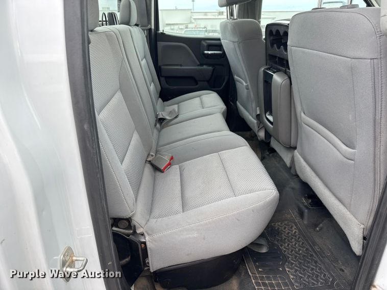 image for item EM8388 2016 Chevrolet Silverado 2500HD Double Cab pickup truck