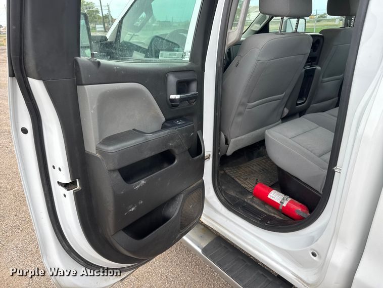 image for item EM8388 2016 Chevrolet Silverado 2500HD Double Cab pickup truck