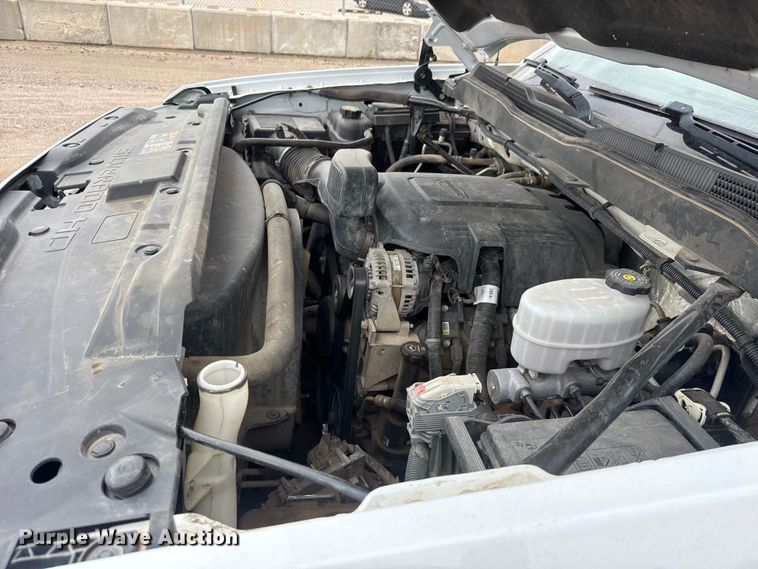 image for item EM8388 2016 Chevrolet Silverado 2500HD Double Cab pickup truck