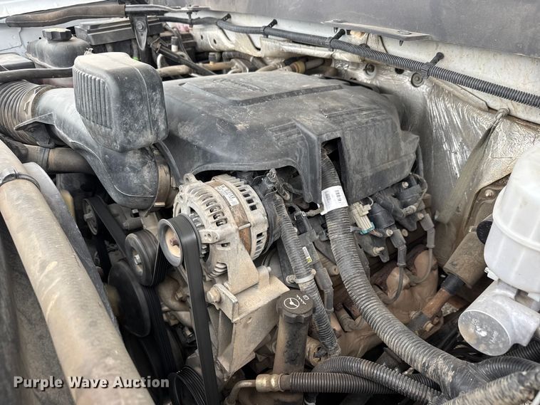 image for item EM8388 2016 Chevrolet Silverado 2500HD Double Cab pickup truck