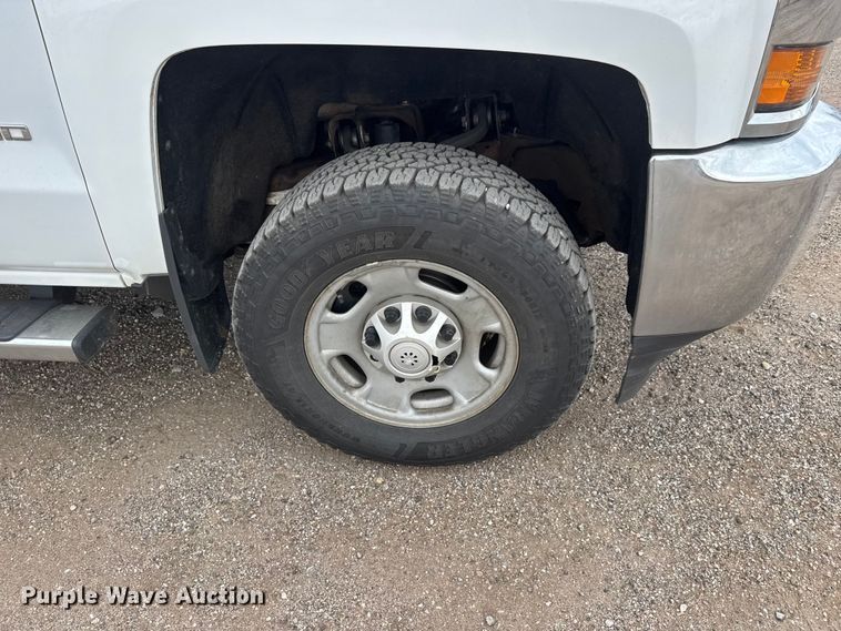 image for item EM8388 2016 Chevrolet Silverado 2500HD Double Cab pickup truck