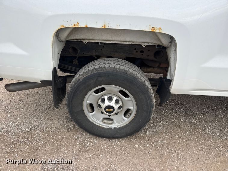image for item EM8388 2016 Chevrolet Silverado 2500HD Double Cab pickup truck