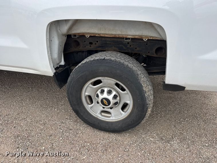 image for item EM8388 2016 Chevrolet Silverado 2500HD Double Cab pickup truck