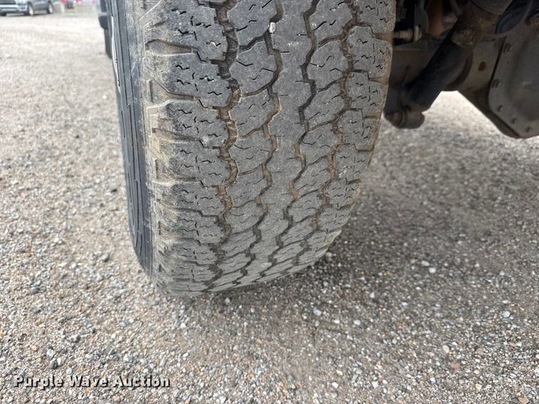 image for item EM8388 2016 Chevrolet Silverado 2500HD Double Cab pickup truck