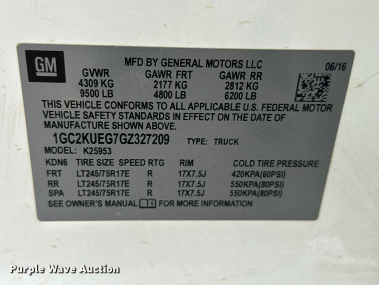 image for item EM8388 2016 Chevrolet Silverado 2500HD Double Cab pickup truck