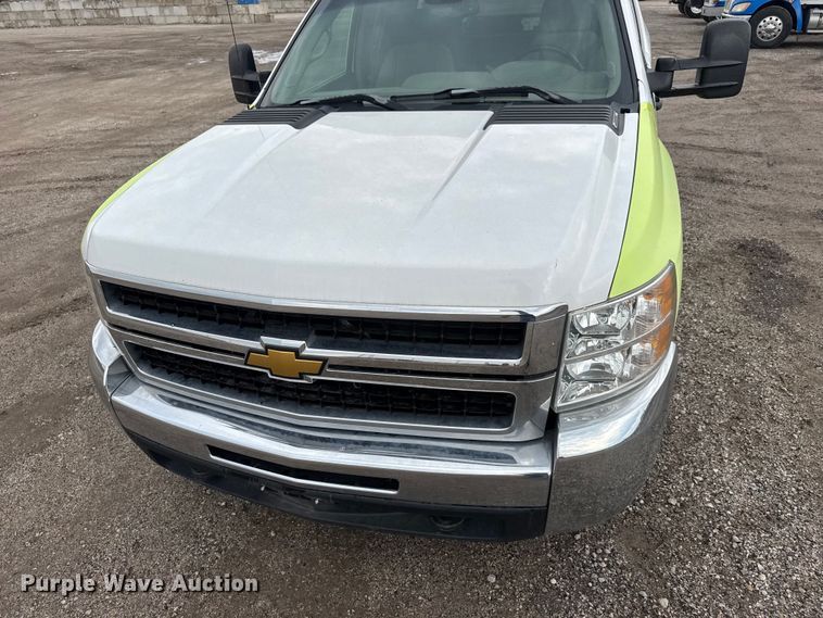image for item EM8410 2007 Chevrolet Silverado 2500HD Ext. Cab pickup truck