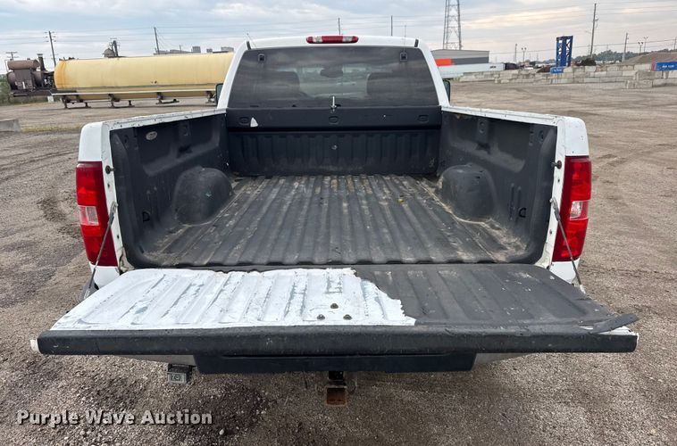 image for item EM8410 2007 Chevrolet Silverado 2500HD Ext. Cab pickup truck