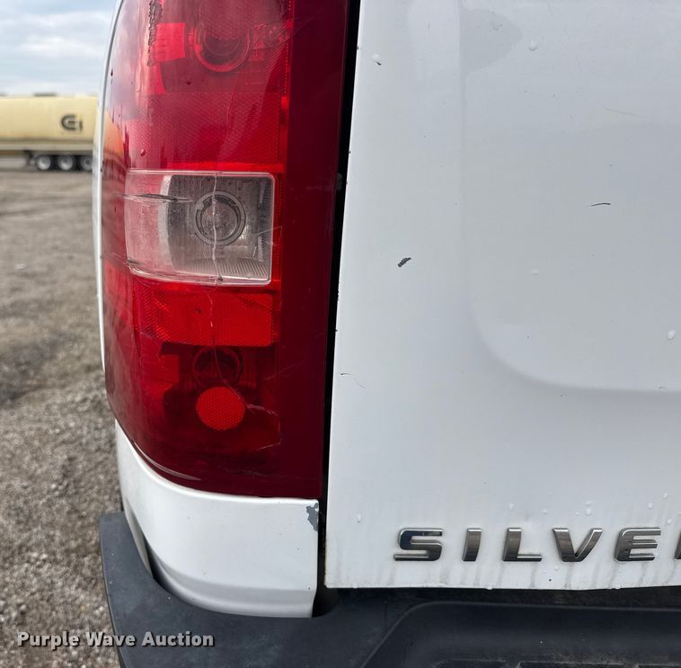 image for item EM8410 2007 Chevrolet Silverado 2500HD Ext. Cab pickup truck