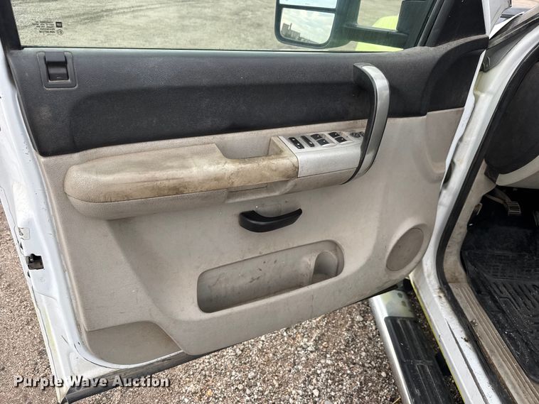 image for item EM8410 2007 Chevrolet Silverado 2500HD Ext. Cab pickup truck