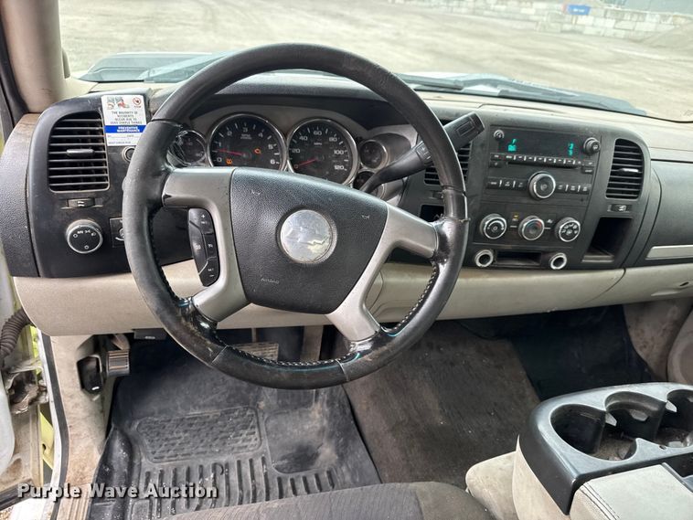 image for item EM8410 2007 Chevrolet Silverado 2500HD Ext. Cab pickup truck