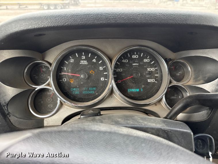 image for item EM8410 2007 Chevrolet Silverado 2500HD Ext. Cab pickup truck